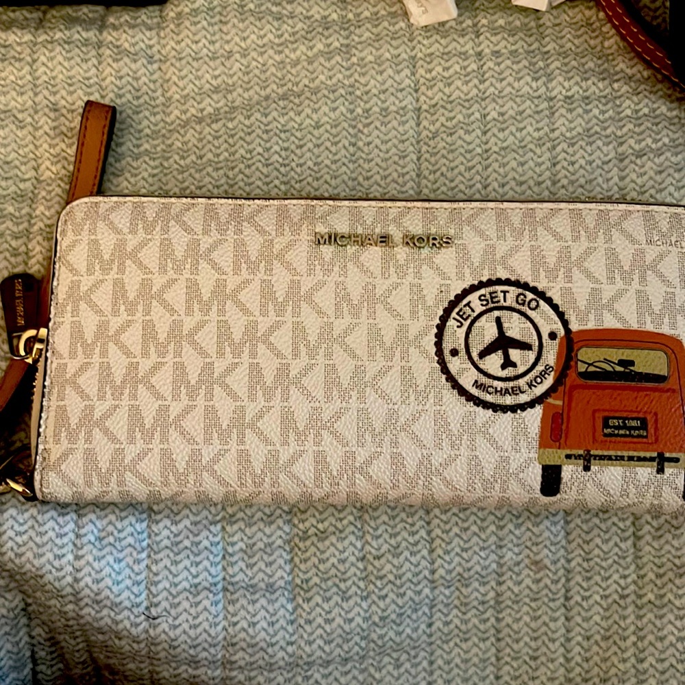 Jet, Set, Go wristlet!